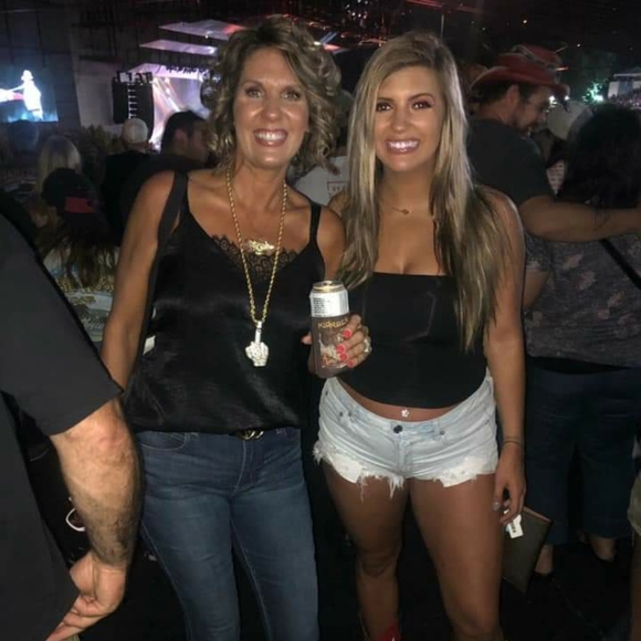 Meet your Posher, Britt - Picture 11 of 16